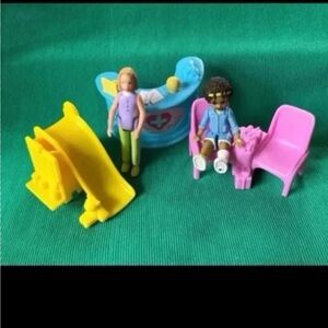 Sweet Streets dollhouse HOSPITAL AA GIRL w Cast Pregnant MOM Desk waiting room